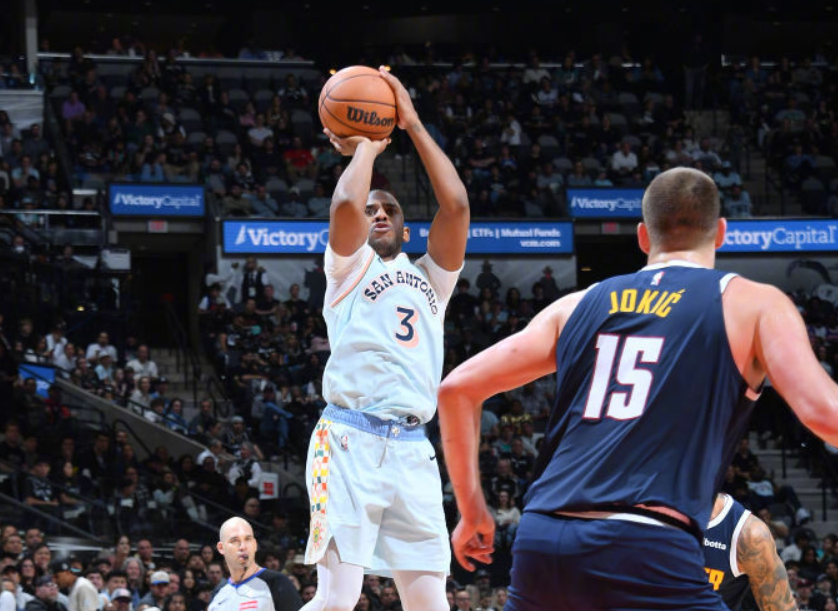 和东契奇一, 左右 和东契奇一, 左右