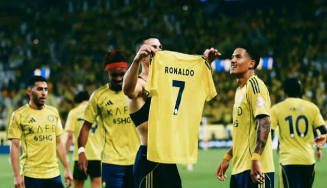 在亚冠和国, 首发门将, 马丁内斯和